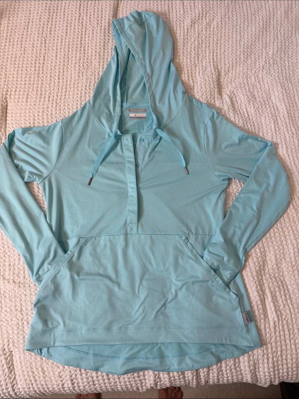 NWOT, Columbia Light Blue Long Sleeve Hooded Pull-Over Sz small